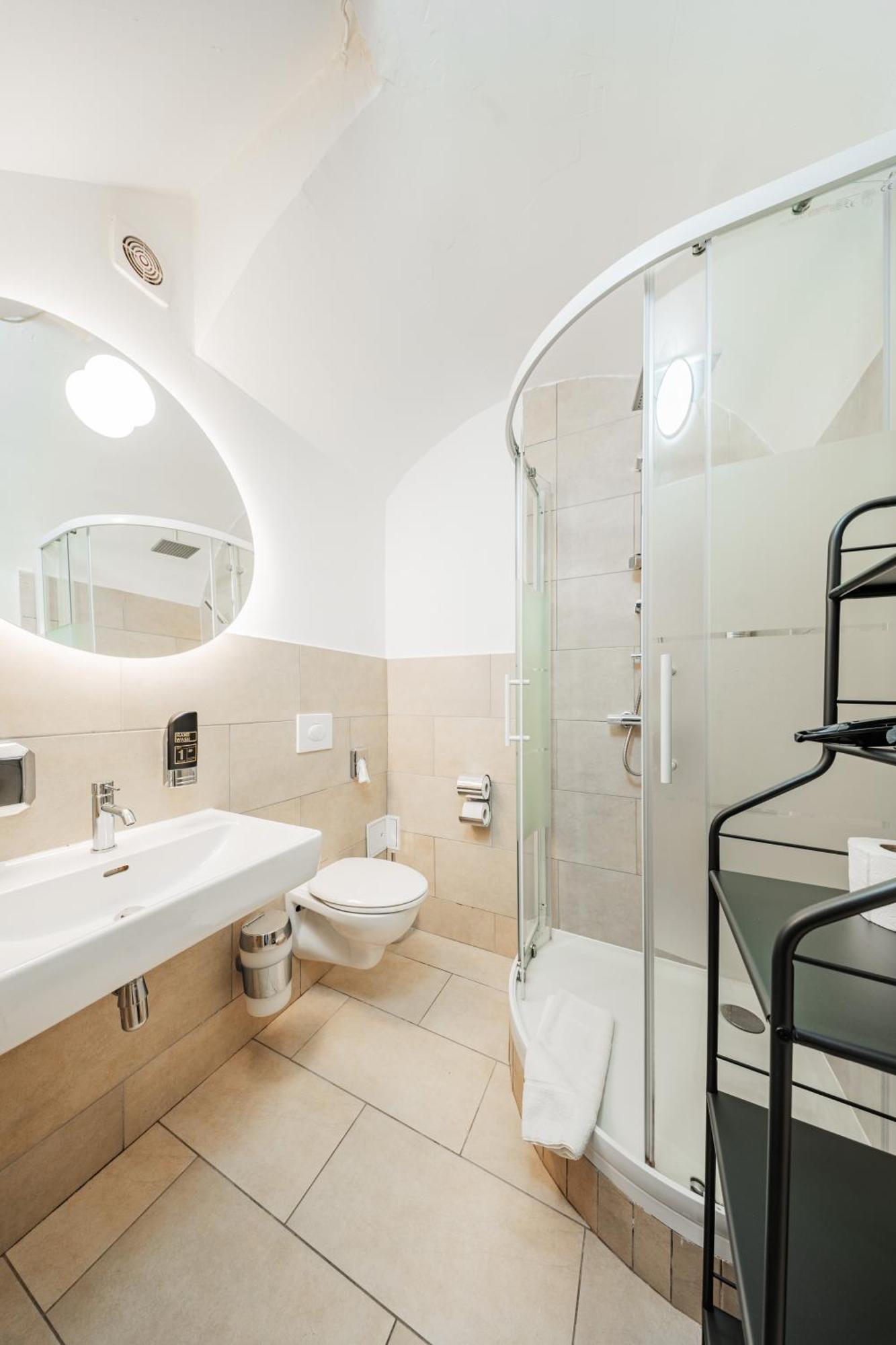 Cozy Flat near City Center - Souterrain - Limited Free Parking Innsbruck Zewnętrze zdjęcie